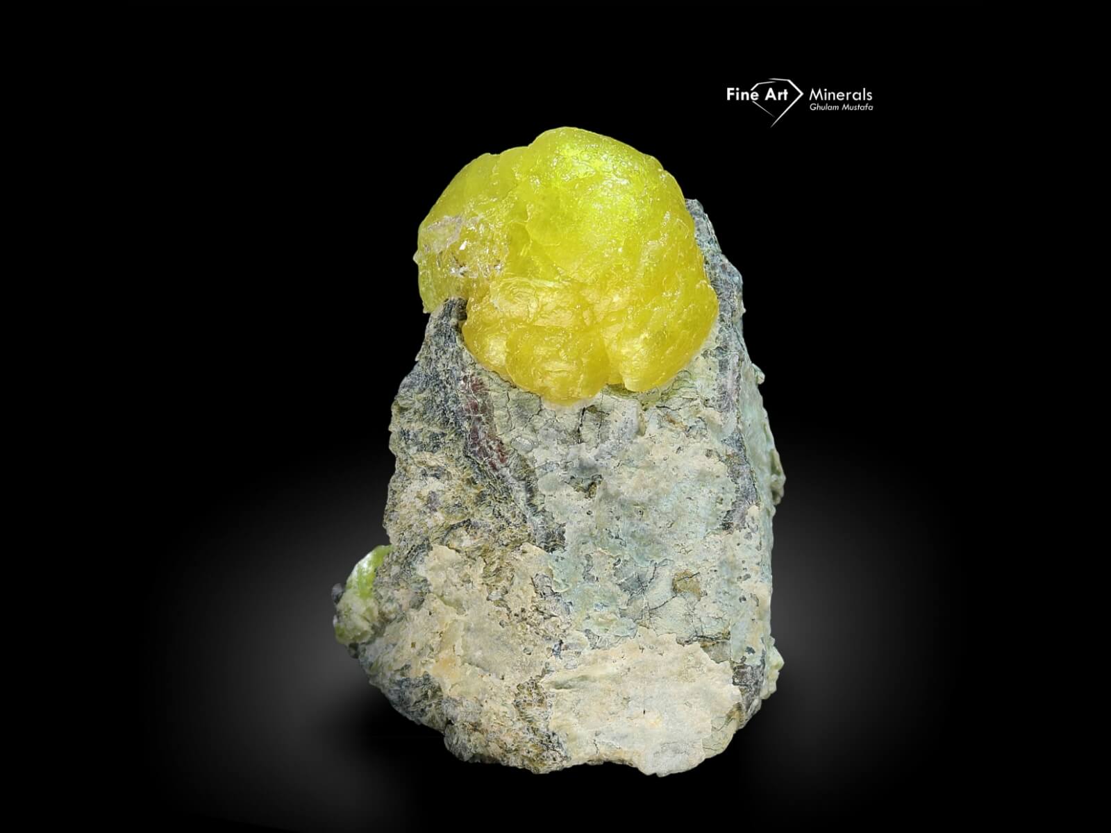 Brucite on Matrix Photo